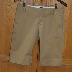 Gap Stretch  TAN khaki Bermuda Walking shorts size 4